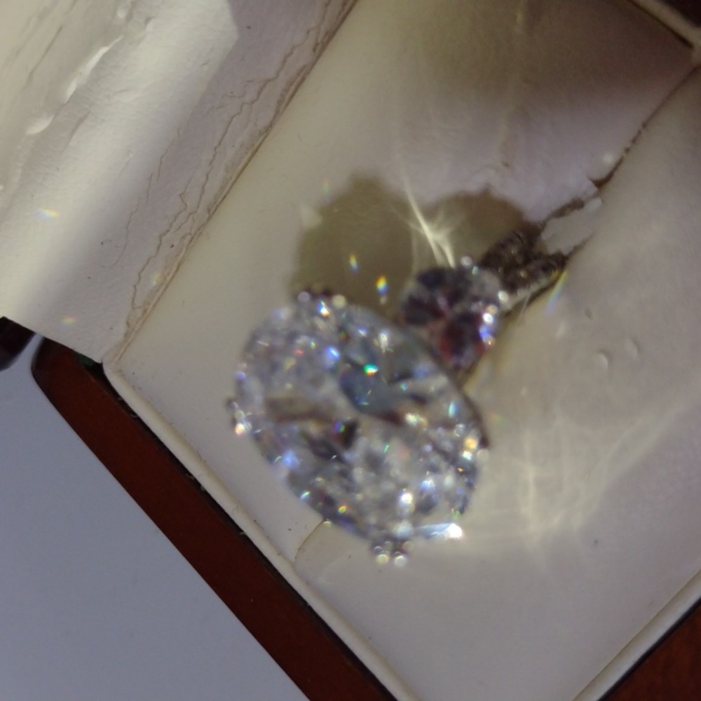 Leave Your Diamonds in the Vault Box and Dazzle th - Picture 8 of 14